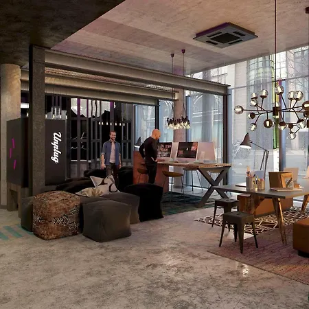 Hotel Moxy Frankfurt East 3*
