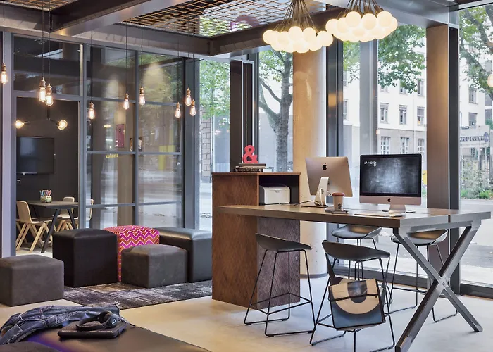 Moxy Frankfurt East Hotel 4*