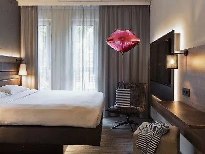 Moxy Frankfurt East Hotel