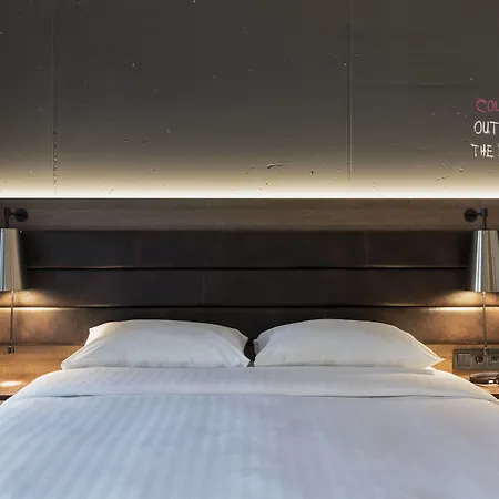 Moxy Frankfurt East 4*