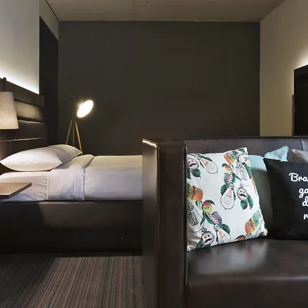 Moxy Frankfurt East Hotel