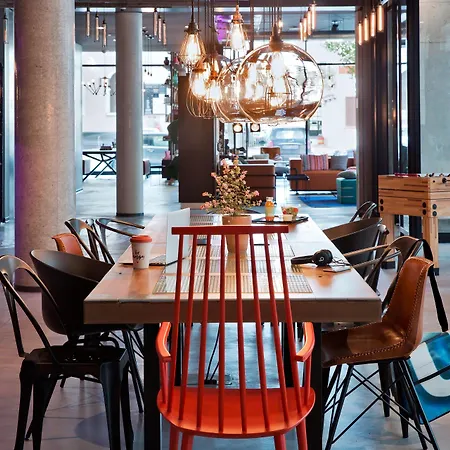 Moxy Frankfurt East Hotel