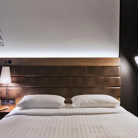 Moxy Frankfurt East 3*