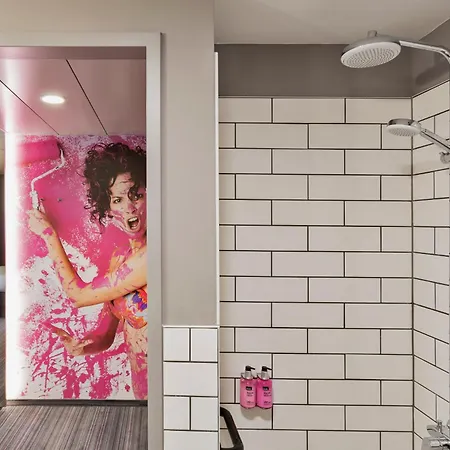 Szálloda Moxy Frankfurt East 4*