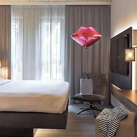 Moxy Frankfurt East Hotel