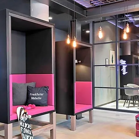 Moxy Frankfurt East Hotel