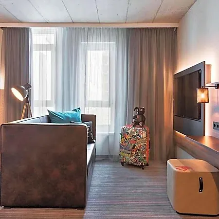 Moxy Frankfurt East Hotel