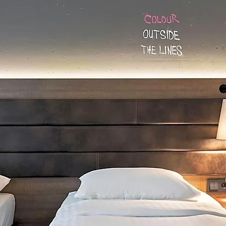 Hotel Moxy Frankfurt East 4*