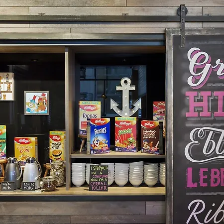 Moxy Frankfurt East Hotel