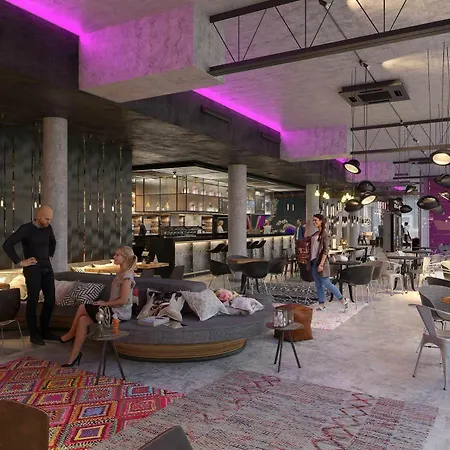 Moxy Frankfurt East 4*