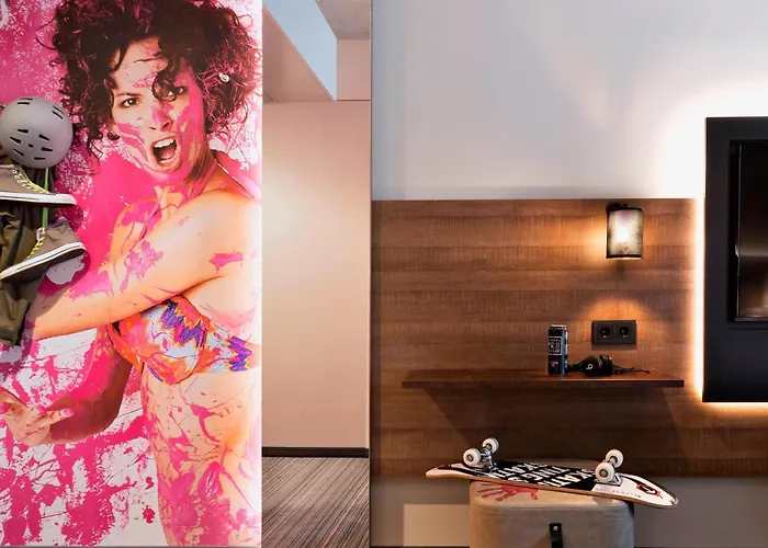 Moxy Frankfurt East Szálloda 4*