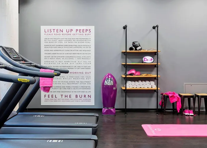 Moxy Frankfurt East Отель