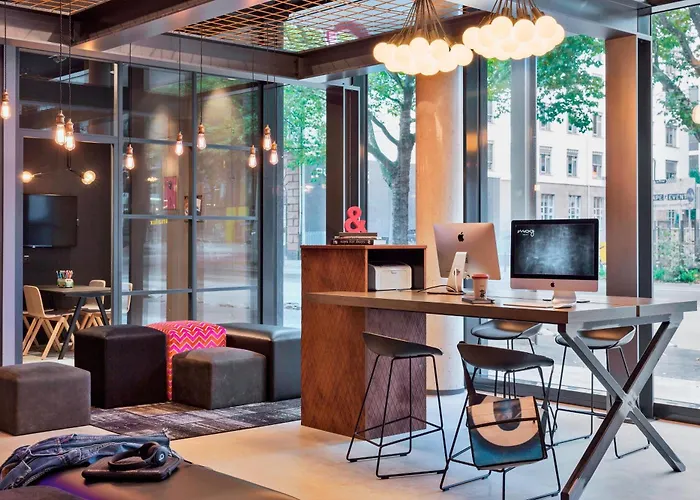 Отель Moxy Frankfurt East 4*