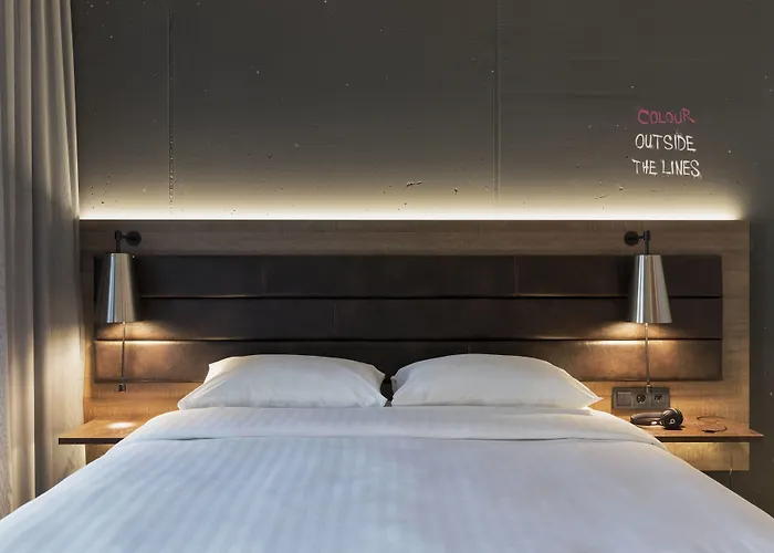 Moxy Frankfurt East 4*
