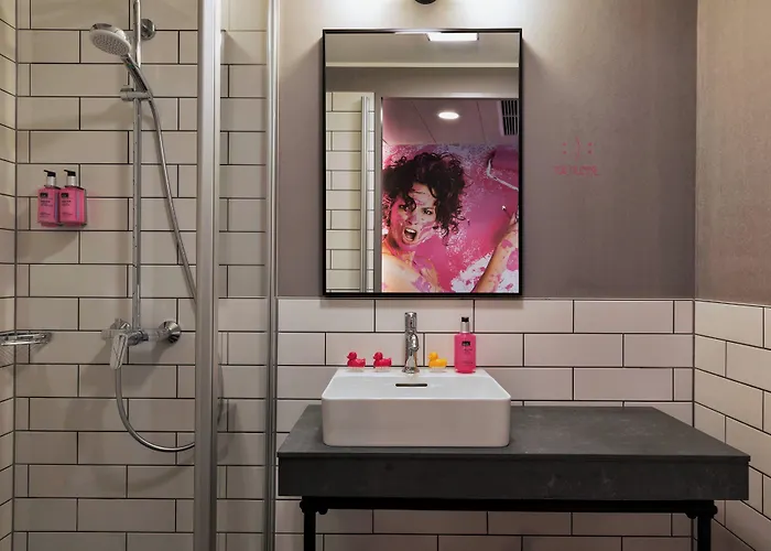 Отель Moxy Frankfurt East