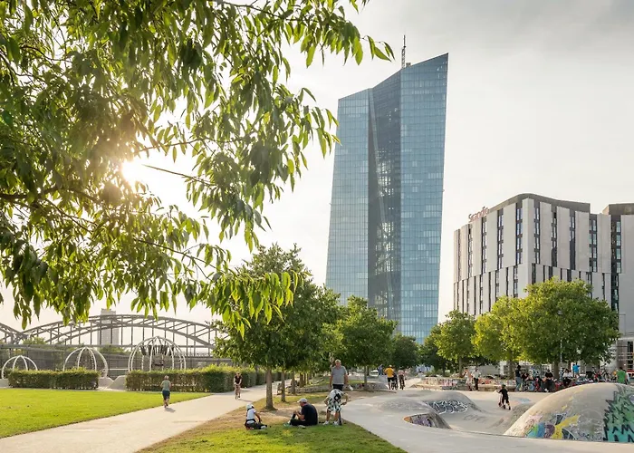 Moxy Frankfurt East 4* Франкфурт-на-Майне