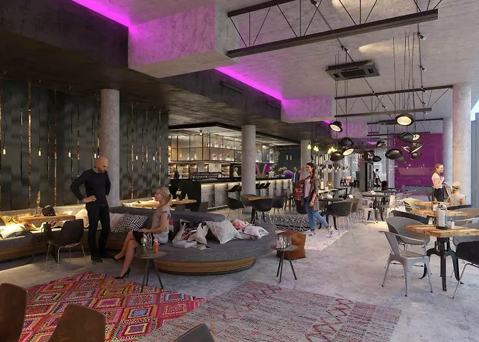 Moxy Frankfurt East 4*