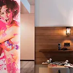 Moxy Frankfurt East Hotel 4*