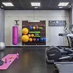 Hotell Moxy Frankfurt East 4*