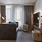 Moxy Frankfurt East Hotel