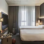 Hotel Moxy Frankfurt East 4*