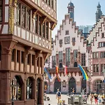 Moxy Frankfurt East 4*