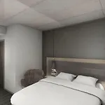 Moxy Frankfurt East Hotel
