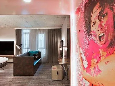 Moxy Frankfurt East Hotel