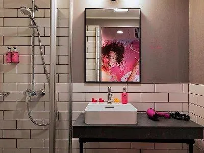 Moxy Frankfurt East Hotel 4*