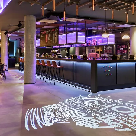 Hotel Moxy Frankfurt East 4*