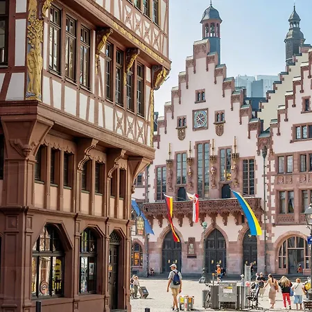 Moxy Frankfurt East 4*