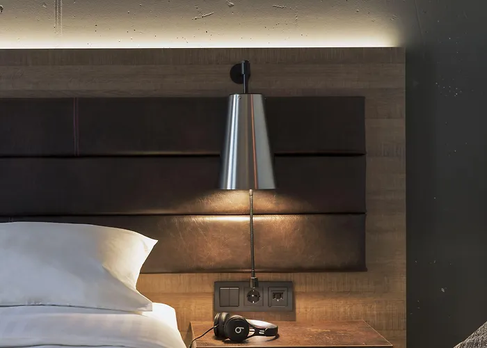 Hotel Moxy Frankfurt East 4*